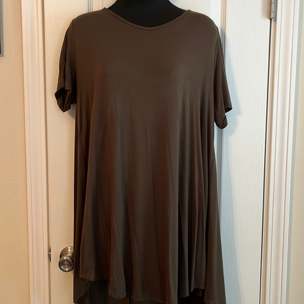 Brown short sleeve tunic top.  Looks great with Leggings and Jeans.